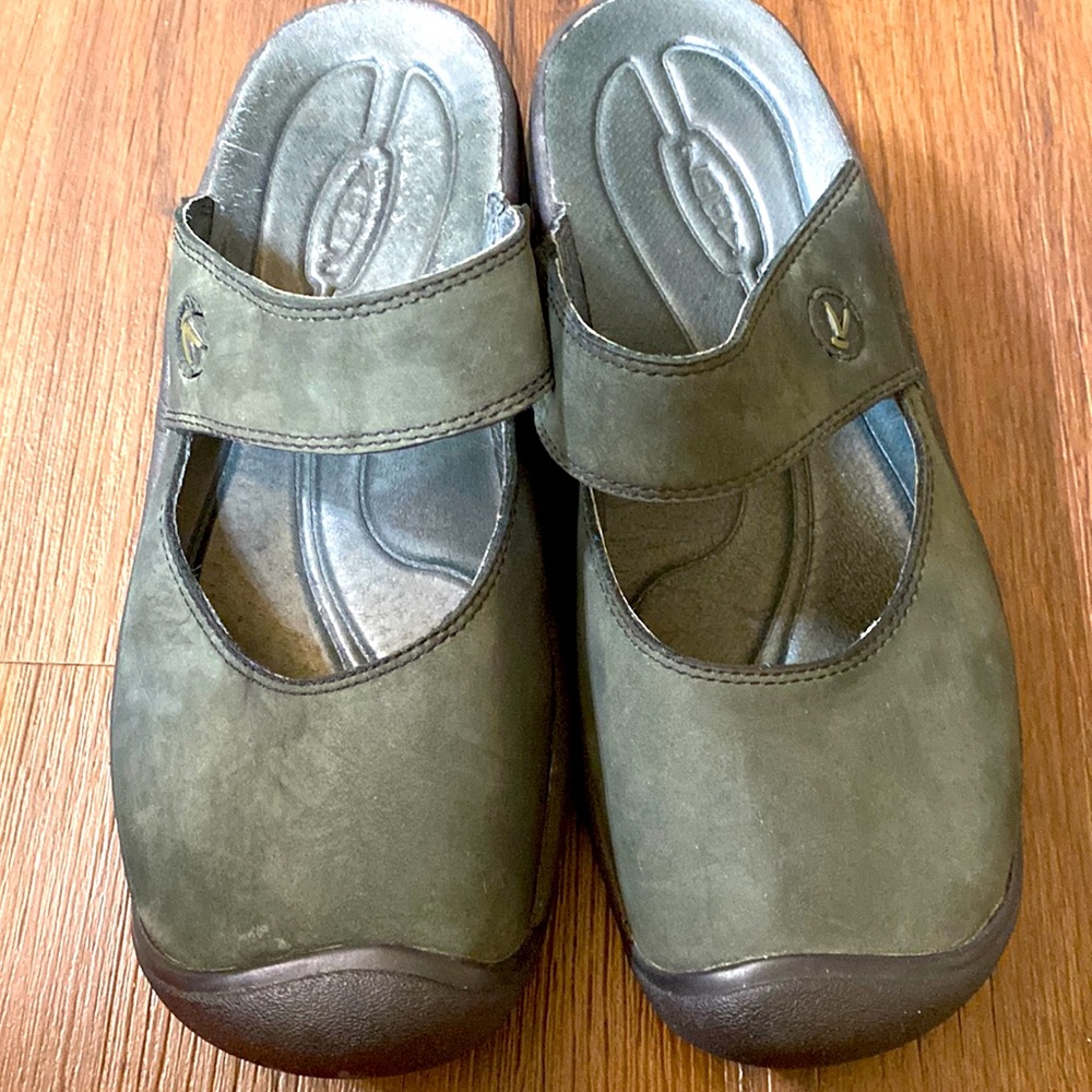 KEEN comfortable lightweight slip on shoes